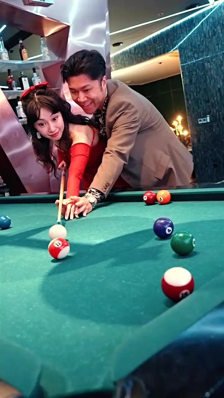 《白金年代》：一段爱与回忆的史诗，在理想与现实间摇摆的青春赞歌